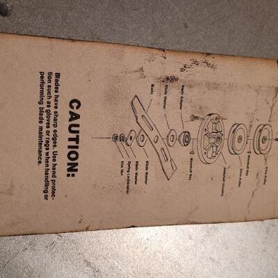 Lot 466: (2) New MURRAY Lawnmower Blades 