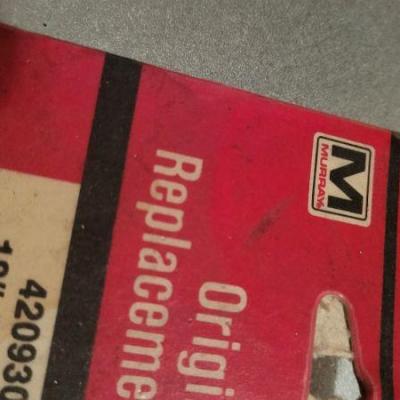 Lot 466: (2) New MURRAY Lawnmower Blades 