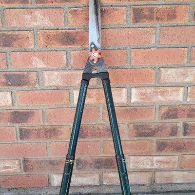 Lot 471: Large 34" Tall Garden Hedge Trimmers 