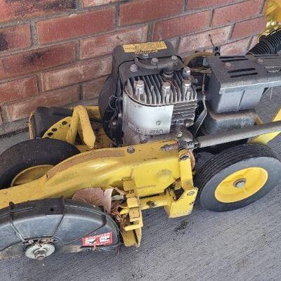 Lot 472: John Deere E35 Edger 