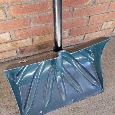 Lot 478: Vintage True Temper Snow Shovel 