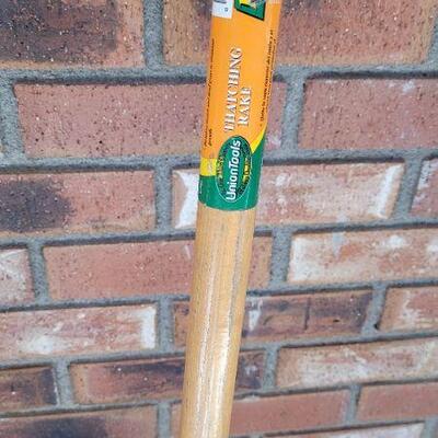 Lot 485: UNION TOOLS Garden Thatching Rake