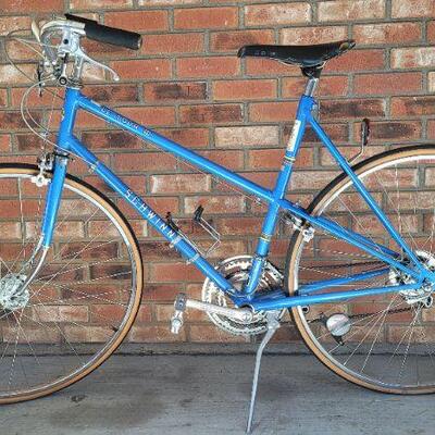 Lot 487: Vintage SCHWINN Le Tour III All Original Bicycle 