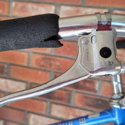 Lot 487: Vintage SCHWINN Le Tour III All Original Bicycle 