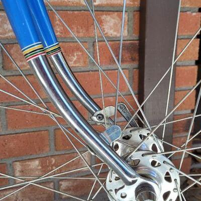 Lot 487: Vintage SCHWINN Le Tour III All Original Bicycle 
