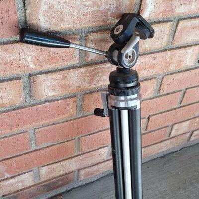 Lot 498: Vintage 24" KING Camera Tripod