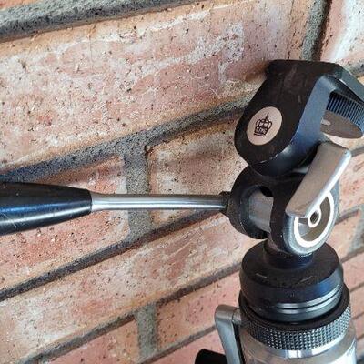 Lot 498: Vintage 24" KING Camera Tripod