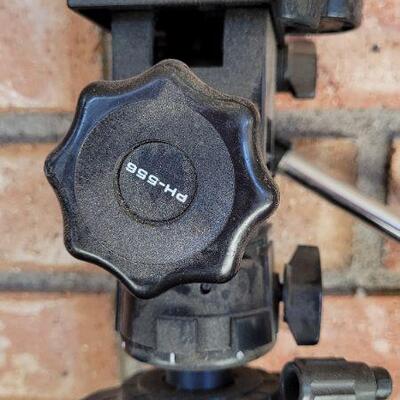 Lot 500: VELBON DV-40 Camera Tripod