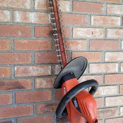 Lot 505: Black and Decker HEDGEHOG HS2400 Corded Hedge Trimmer TESTED A+