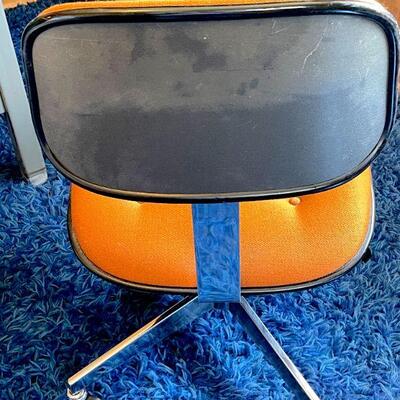 LOT 70  VINTAGE MCM STEELCASE OFFICE CHAIR ORANGE w/BOOKLET