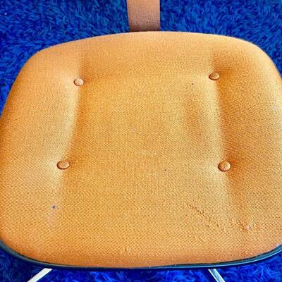 LOT 70  VINTAGE MCM STEELCASE OFFICE CHAIR ORANGE w/BOOKLET