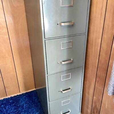 LOT 71  VINTAGE DEVON 4 DRAWER METAL FILE CABINET 