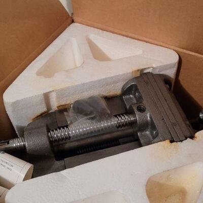 Lot 516: 4" Cross Vice NEW IN BOX