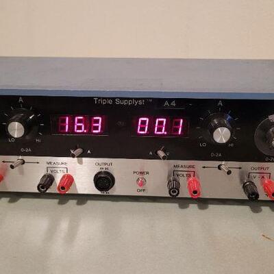 Lot 517: Vintage VIZ Model WP708 Triple Supplyst A4 TESTED A+