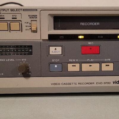 Lot 523: Vintage SONY Hi8 Video Player Recorder Model EVO-9700 