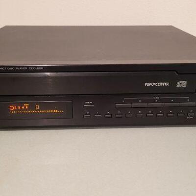 Lot 526: Vintage YAMAHA Natural Sound Compact Disc Changer Player Model CDC-655 TESTED A+