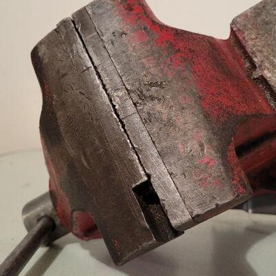 Lot 527: Vintage COLUMBIAN D45-114 Large Red Bench Shop Vise 