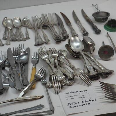 Lot 42 Silver plated flat wear