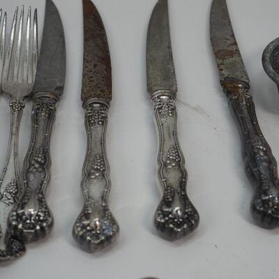 Lot 42 Silver plated flat wear