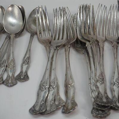 Lot 42 Silver plated flat wear