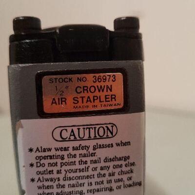 Lot 531: Vintage CENTRAL PNEUMATIC Contractor Series 1/2" Crown Air Stapler 