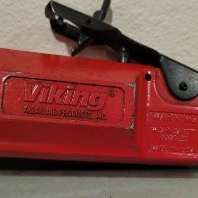 Lot 535: Vintage VIKING Air Tool Saw 