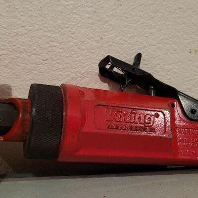 Lot 535: Vintage VIKING Air Tool Saw 