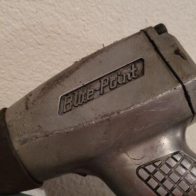 Lot 536: Vintage BLUE POINT AT300C Pistol Grip Air Impact Gun 