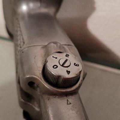 Lot 536: Vintage BLUE POINT AT300C Pistol Grip Air Impact Gun 