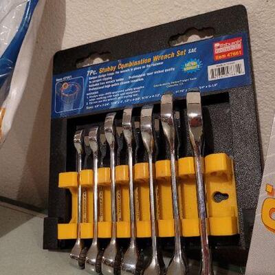 Lot 541: Assorted NEW Tools (Circuit Tester, Wrenches and Pliers)