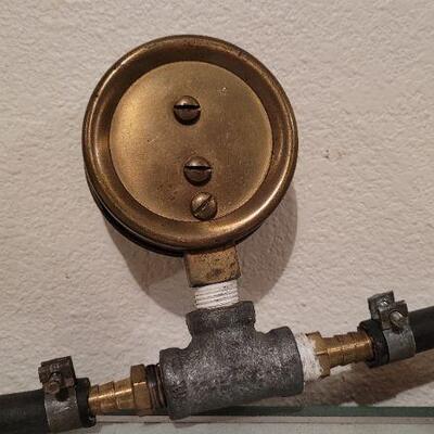 Lot 547: Vintage MATHESON & PRESTOWELL Air Oxygen Gauges