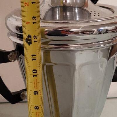 Lot 551: Vintage Ornate Made in Iran Beverage Samovar (Tea, Coffee, Cider, etc.)
