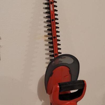Lot 553: Black and Decker 20" Cordless Hedge Trimmer CHT500 (No Battery) 