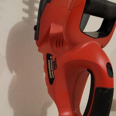 Lot 553: Black and Decker 20" Cordless Hedge Trimmer CHT500 (No Battery) 