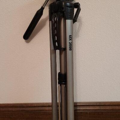 Lot 554: MX3000 Camera Tripod 
