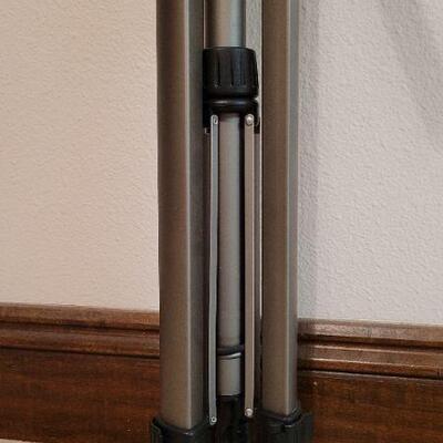 Lot 554: MX3000 Camera Tripod 