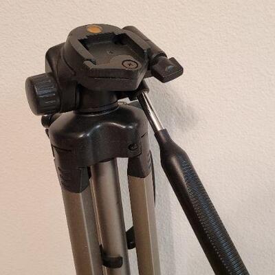 Lot 554: MX3000 Camera Tripod 