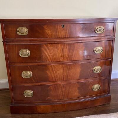 Old Colony Fine Mahogany Bow Front Chest of Drawers 