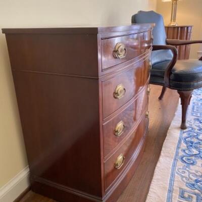 Old Colony Fine Mahogany Bow Front Chest of Drawers 