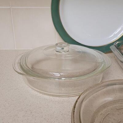 Lot 556: PYREX Large Plate, Pie plates, Casserole Dish and Bowl with lid