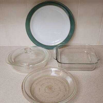 Lot 556: PYREX Large Plate, Pie plates, Casserole Dish and Bowl with lid