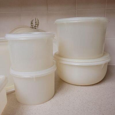 Lot 557: Vintage Tupperware with extra lids