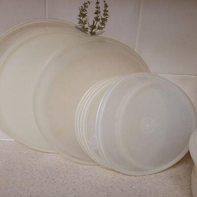 Lot 557: Vintage Tupperware with extra lids