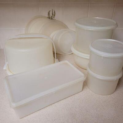 Lot 557: Vintage Tupperware with extra lids