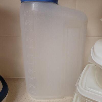 Lot 560: Plastic Storage Containers all with lids