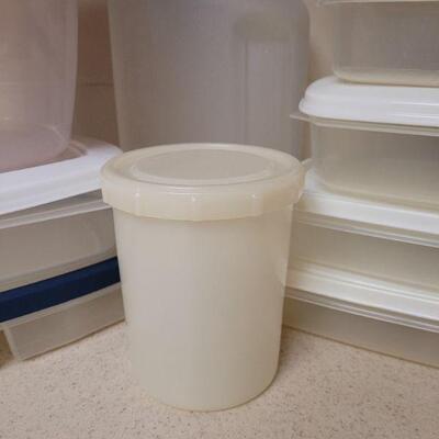 Lot 560: Plastic Storage Containers all with lids