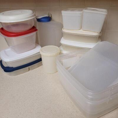 Lot 560: Plastic Storage Containers all with lids