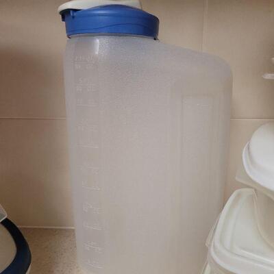 Lot 560: Plastic Storage Containers all with lids
