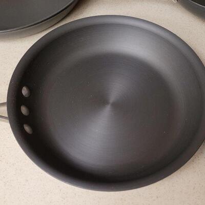 Lot 562: Calphalon Cook Ware 