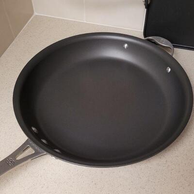 Lot 562: Calphalon Cook Ware 